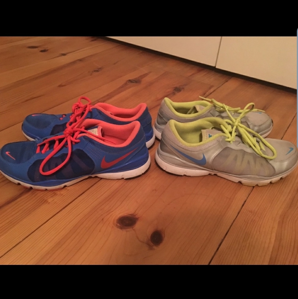 2 pairs of Nikes